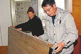 陳家順送農(nóng)民工到學校務工