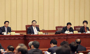 張德江出席全國人大常委會第五次會議第二次全體會議