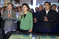 劉延?xùn)|、郭金龍參加2016年全國科技活動周活動