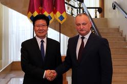 摩爾多瓦總統(tǒng)多東、總理菲利普會見張春賢