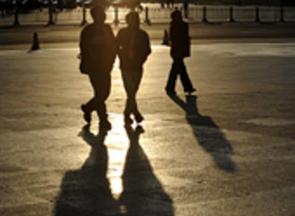 大會閉幕，廣場上來的最早的還是新聞記者