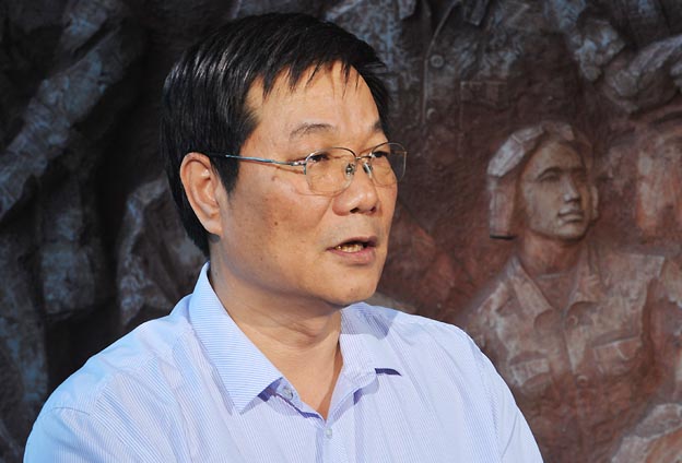 我們把黨的政治優(yōu)勢(shì)和現(xiàn)代企業(yè)制度優(yōu)勢(shì)結(jié)合起來(lái)，建立完善決策、執(zhí)行、監(jiān)督三個(gè)體系。