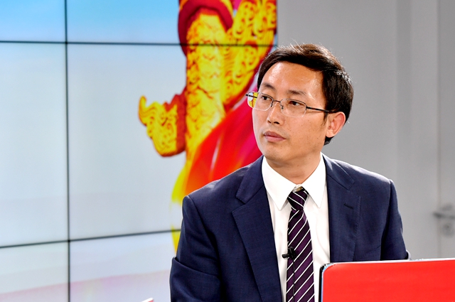 繼往是為了開來，那么開什么來？我們的未來是什么？我們現(xiàn)在站在什么歷史方位上？往哪里去走？