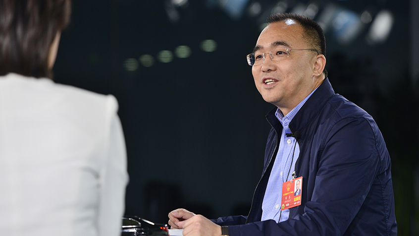 閻志：加強山區(qū)交通建設(shè) 打造&ldquo;旅游+電商&rdquo;的一&ldquo;進(jìn)&rdquo;一&ldquo;出&rdquo;扶貧模式