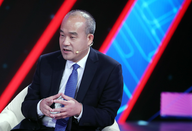 年輕人要有遠大理想，要了解到科技的核心要素所在，專心，靜下心來打好基礎。