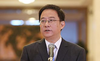 黃一兵代表接受采訪(fǎng)