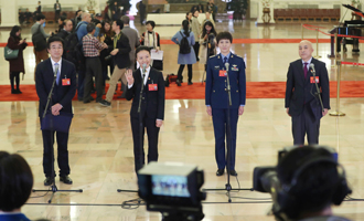 王辰、楊潔、劉文力、王旭東代表接受采訪