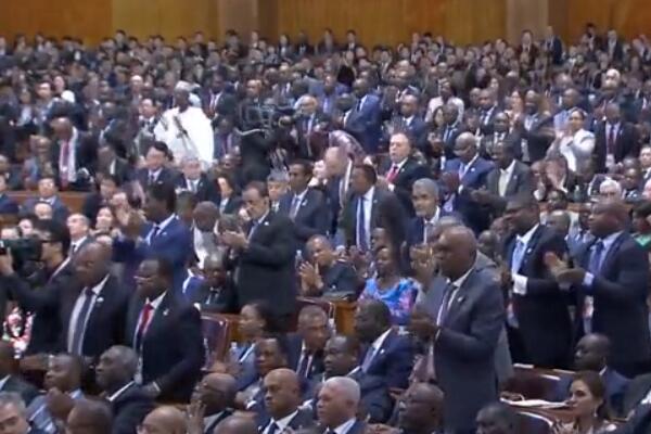 辛識平：掌聲，激蕩聚同心