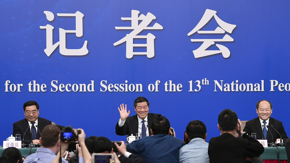 何立峰等就&ldquo;大力推動經濟高質量發(fā)展&rdquo;答記者問