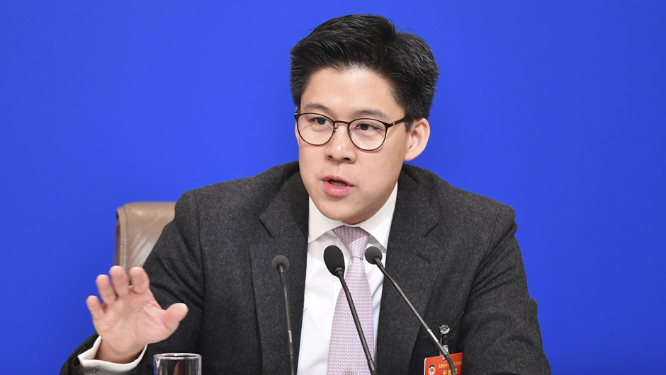 全國政協(xié)委員、中國香港體育協(xié)會暨奧林匹克委員會副會長、霍英東集團(tuán)副總裁 霍啟剛