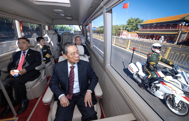 學(xué)習(xí)快評丨以國之名向最美天使致敬！