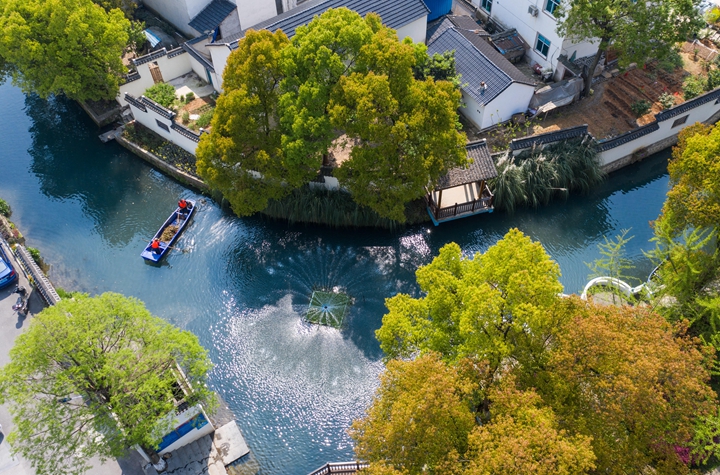 新華社評論員:堅(jiān)持"五個(gè)根本"，頂風(fēng)破浪前行