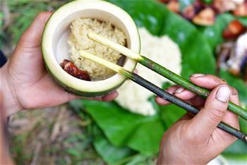 苗山脫貧影像志&mdash;&mdash;山間地頭的午餐