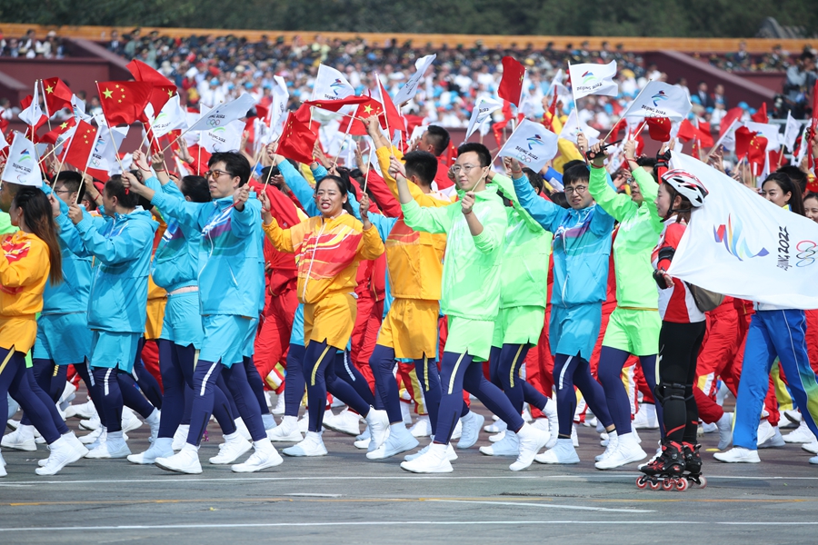 群眾大游行，歡樂的海洋！