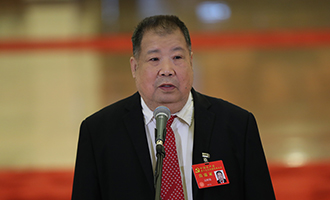 凌解放代表接受采訪(fǎng)