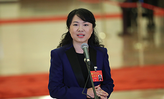 李媛代表接受采訪(fǎng)