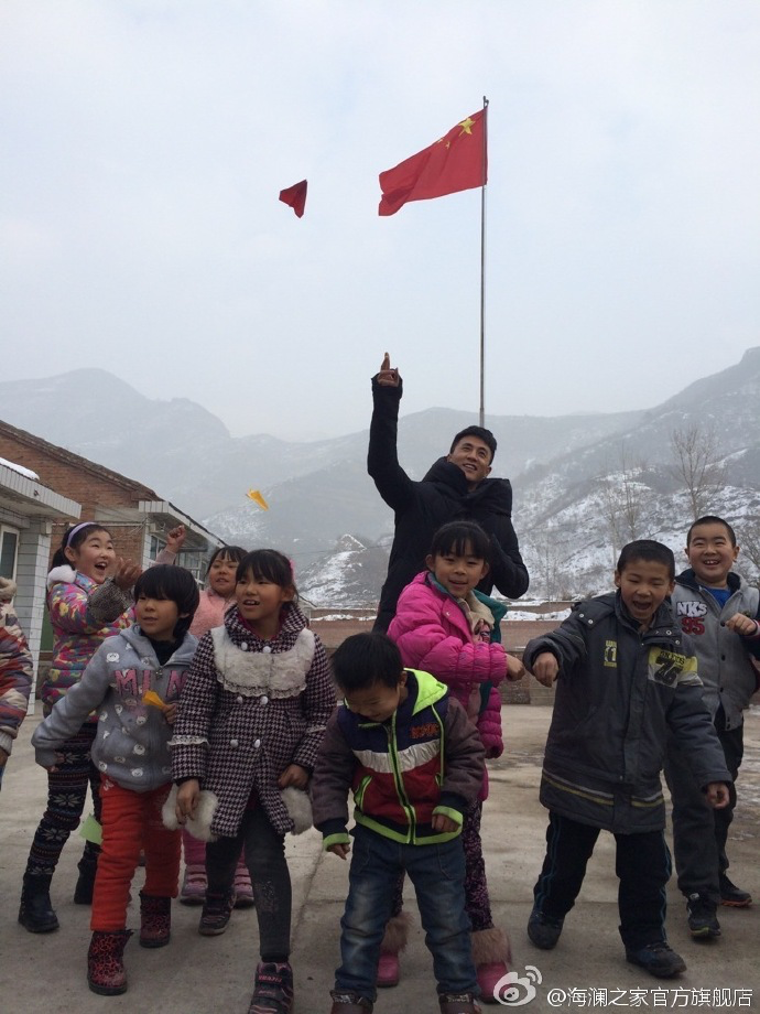 2015年&ldquo;多一克溫暖&rdquo;著名演員杜淳加入溫暖行動(dòng)。暖男杜淳很快和孩子們打成了一片，他和孩子們聊起了夢(mèng)想，讓孩子們將它寫(xiě)在紙上并折成紙飛機(jī)，領(lǐng)著孩子們來(lái)到操場(chǎng)上將帶著夢(mèng)想紙飛機(jī)放飛。