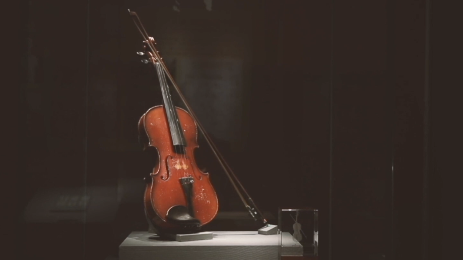 紅色百寶 奮斗百年丨第16集：一把琴，一個(gè)人，一首歌