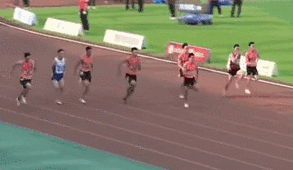 9秒98！蘇炳添創(chuàng)國內(nèi)男子百米最佳戰(zhàn)績