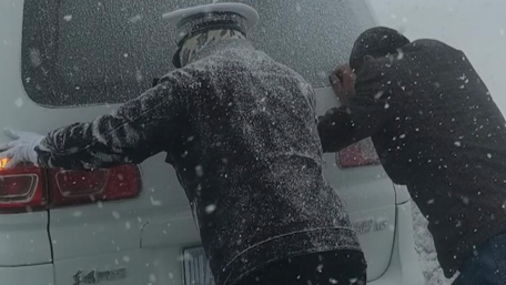 &ldquo;冰雕&rdquo;交警找到了！致敬戰(zhàn)斗在抗風(fēng)雪一線的交警