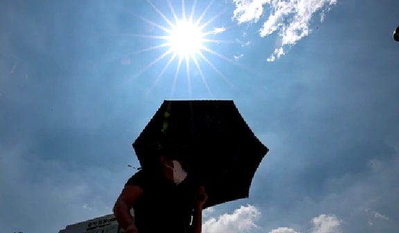 60℃！ 韓國(guó)多地迎高溫 柏油路幾近融化