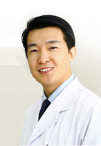 葉子?。罕本┟罓柲垦劭漆t(yī)院院長