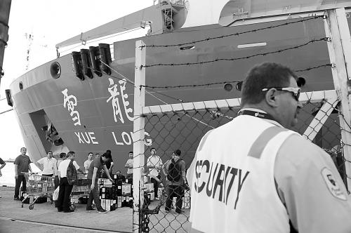 21日，雪龍?zhí)栒郎?zhǔn)備從澳大利亞的弗里曼特爾港啟程，前往MH370航班失聯(lián)疑似海域。