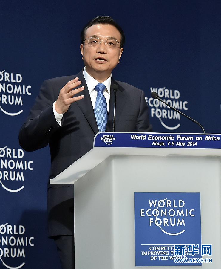 5月8日，國務院總理李克強在阿布賈出席第24屆世界經(jīng)濟論壇非洲峰會全會，發(fā)表題為《共同推動非洲發(fā)展邁上新臺階》的特別致辭。 新華社記者李濤 攝 