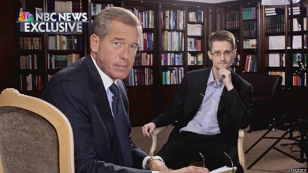 斯諾登稱，他曾作為美國中情局和國安局便衣特工在海外工作。