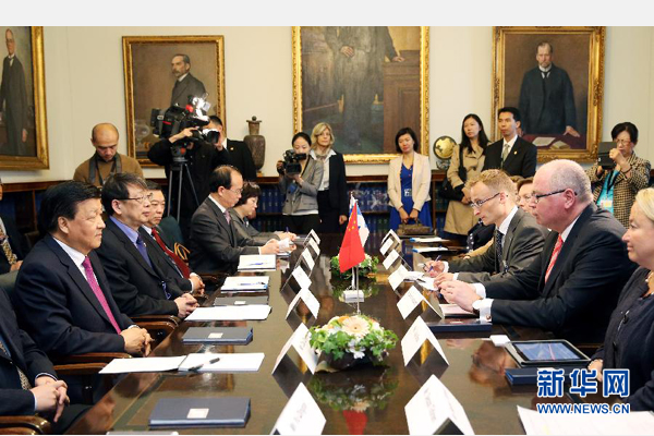 6月13日，中共中央政治局常委、中央書記處書記劉云山在赫爾辛基會見芬蘭議長海內(nèi)盧奧馬。 新華社記者姚大偉攝