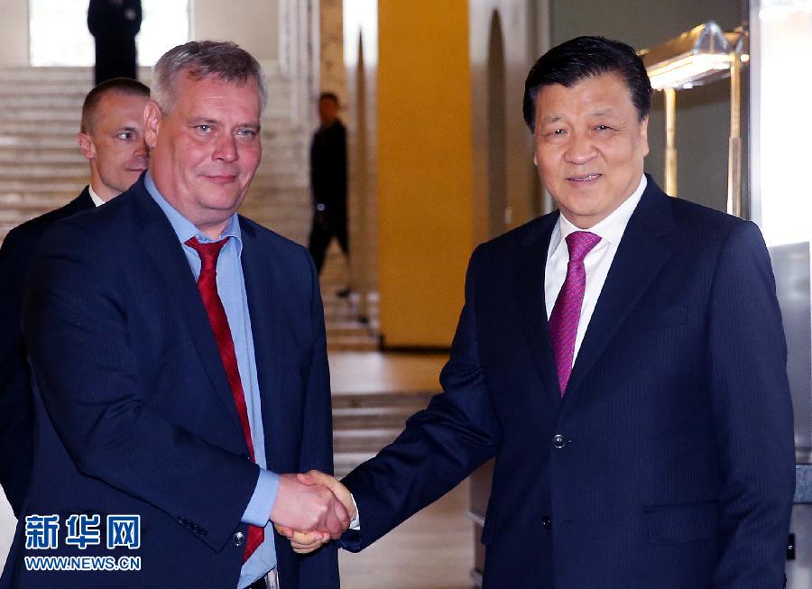 6月13日，中共中央政治局常委、中央書記處書記劉云山在赫爾辛基會見芬蘭社民黨主席、財政部長林內(nèi)。 新華社記者姚大偉攝