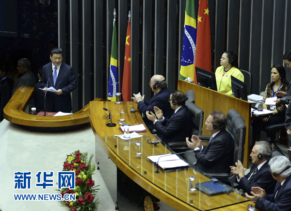 7月16日，國家主席習(xí)近平在巴西國會發(fā)表《弘揚(yáng)傳統(tǒng)友好共譜合作新篇》的演講。 新華社記者 劉建生 攝