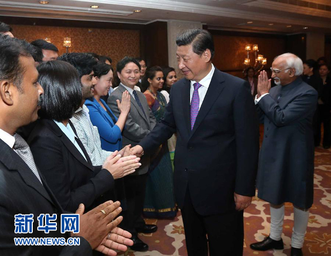 9月18日，國家主席習(xí)近平在印度世界事務(wù)委員會發(fā)表題為《攜手追尋民族復(fù)興之夢》的重要演講。演講結(jié)束后，習(xí)近平接見中印兩國青年代表。新華社記者 龐興雷 攝