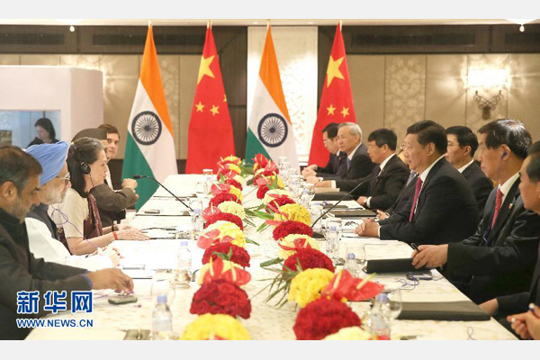 9月19日，國家主席習(xí)近平在新德里會見印度國大黨主席索尼婭&middot;甘地和前總理辛格。 新華社記者姚大偉攝