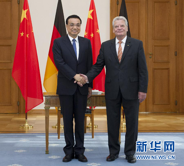 10月10日，國(guó)務(wù)院總理李克強(qiáng)在柏林會(huì)見德國(guó)總統(tǒng)高克。 新華社記者王曄 攝 