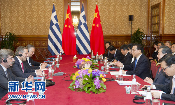 10月16日，中國國務(wù)院總理李克強在意大利米蘭會見希臘總理薩馬拉斯。 新華社記者 謝環(huán)馳 攝