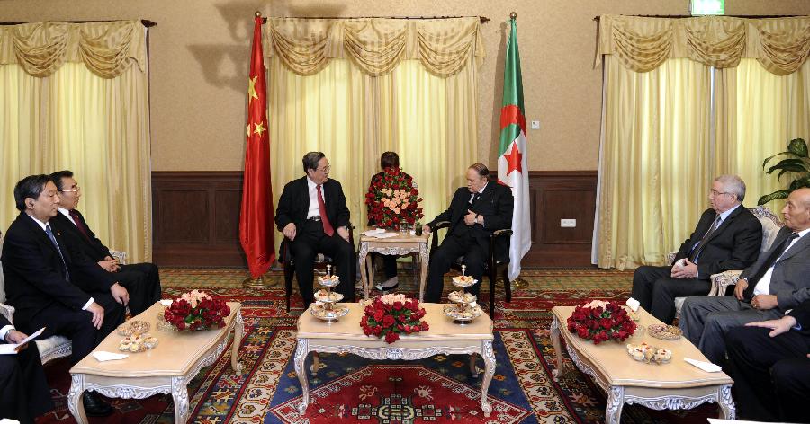 11月2日，正在阿爾及利亞進(jìn)行正式友好訪問的全國政協(xié)主席俞正聲在阿爾及爾會見阿總統(tǒng)布特弗利卡。 新華社記者 張鐸 攝