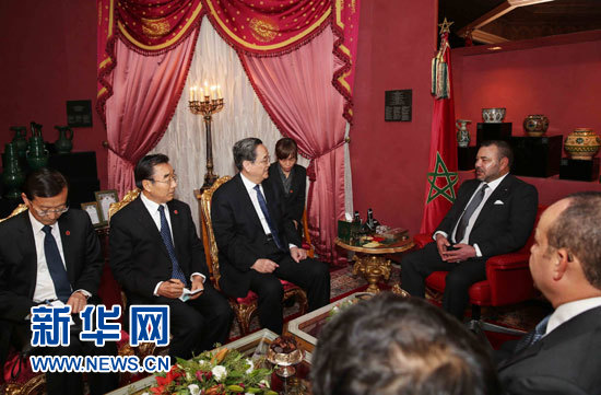 11月4日，中國(guó)全國(guó)政協(xié)主席俞正聲在非斯會(huì)見(jiàn)摩洛哥國(guó)王穆罕默德六世。 新華社記者 劉衛(wèi)兵 攝
