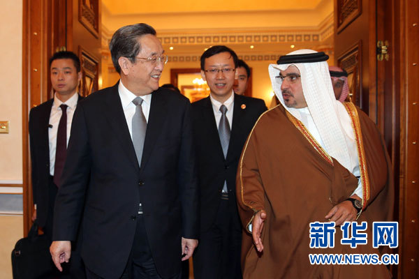 11月6日，正在巴林進(jìn)行正式友好訪問的全國政協(xié)主席俞正聲在麥納麥會見巴林王儲薩勒曼。 新華社記者劉衛(wèi)兵攝