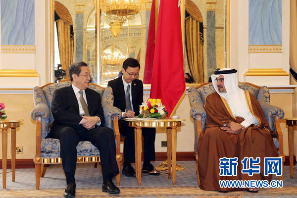 11月6日，正在巴林進(jìn)行正式友好訪問的全國政協(xié)主席俞正聲在麥納麥會見巴林王儲薩勒曼。 新華社記者劉衛(wèi)兵攝