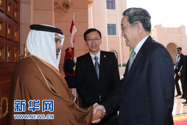 11月6日，正在巴林進(jìn)行正式友好訪問的全國政協(xié)主席俞正聲在麥納麥會見巴林王儲薩勒曼。 新華社記者劉衛(wèi)兵攝