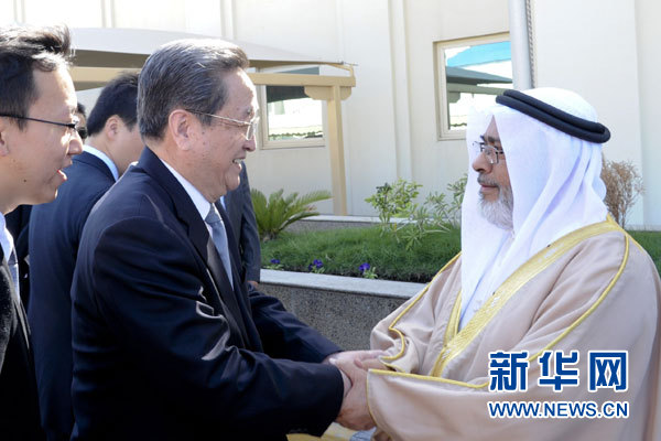 11月6日，正在巴林進(jìn)行正式友好訪問的全國政協(xié)主席俞正聲在麥納麥會見巴林國民議會議長兼眾議長扎赫拉尼。 新華社記者 張鐸 攝