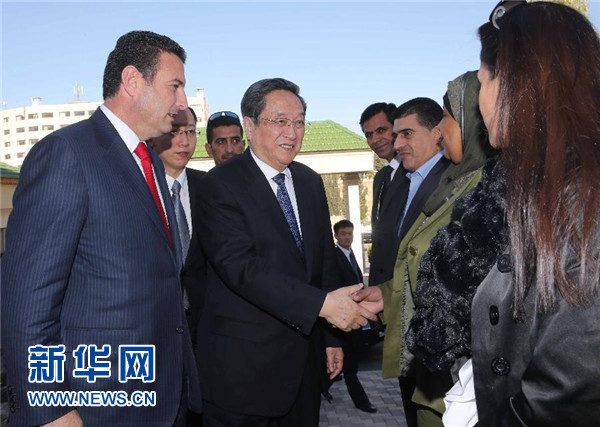 11月9日，正在約旦進(jìn)行正式友好訪問的全國(guó)政協(xié)主席俞正聲在安曼會(huì)見約旦眾議院代議長(zhǎng)薩法迪。 新華社記者 劉衛(wèi)兵 攝 