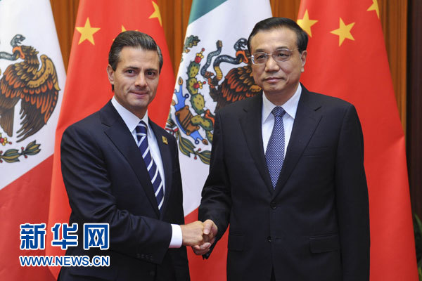 11月11日，國務(wù)院總理李克強在北京人民大會堂會見來華進行國事訪問并出席亞太經(jīng)合組織第二十二次領(lǐng)導(dǎo)人非正式會議的墨西哥總統(tǒng)培尼亞。新華社記者張鐸攝
