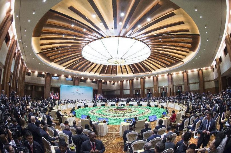  11月13日，中國(guó)國(guó)務(wù)院總理李克強(qiáng)在緬甸內(nèi)比都出席第九屆東亞峰會(huì)。 新華社記者 王曄 攝