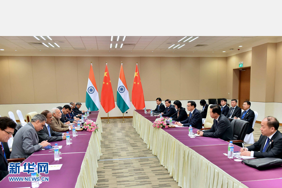 11月13日，中國國務(wù)院總理李克強在緬甸內(nèi)比都會見印度總理莫迪。 新華社記者 李濤 攝