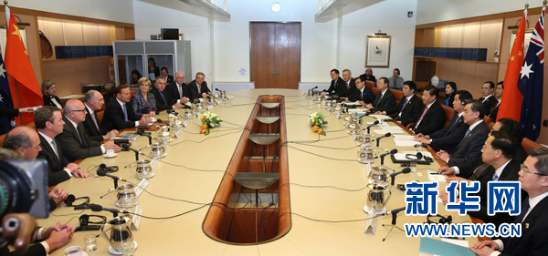  11月17日，中國國家主席習(xí)近平與澳大利亞總理阿博特在澳大利亞首都堪培拉舉行會談。 新華社記者龐興雷 攝 