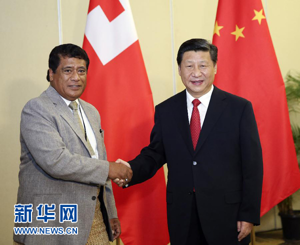 11月22日，國家主席習(xí)近平在斐濟楠迪會見湯加首相圖伊瓦卡諾。新華社記者丁林?jǐn)z 