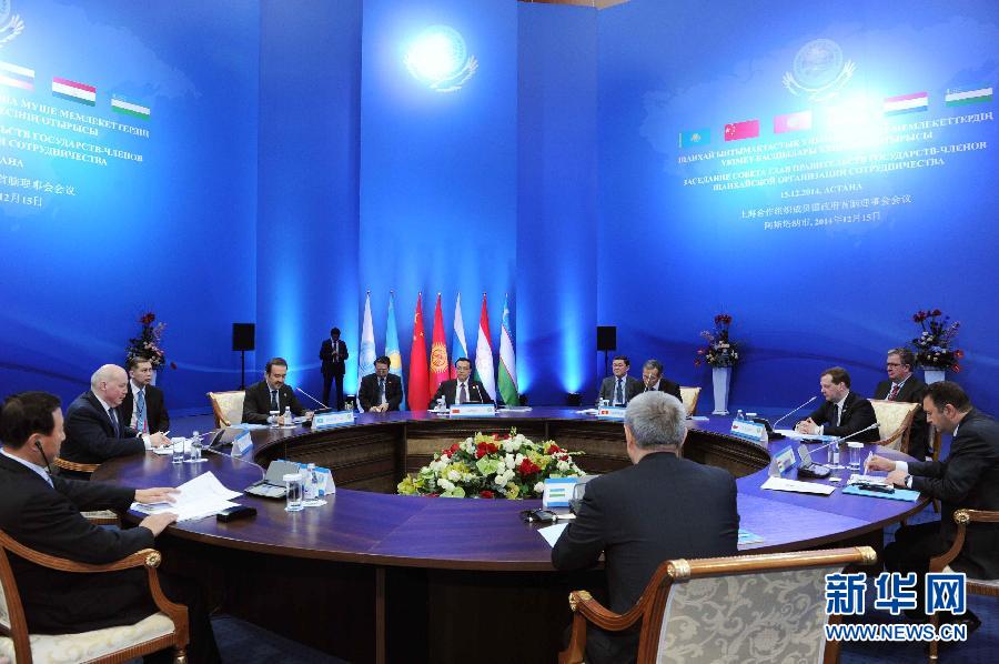 12月15日，中國國務(wù)院總理李克強(qiáng)在阿斯塔納出席上海合作組織成員國政府首腦理事會第十三次會議。 新華社記者 饒愛民 攝 