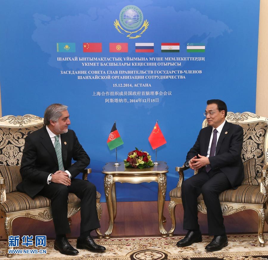 12月15日，中國國務(wù)院總理李克強(qiáng)在阿斯塔納會見阿富汗首席執(zhí)行官阿卜杜拉。 新華社記者 龐興雷 攝